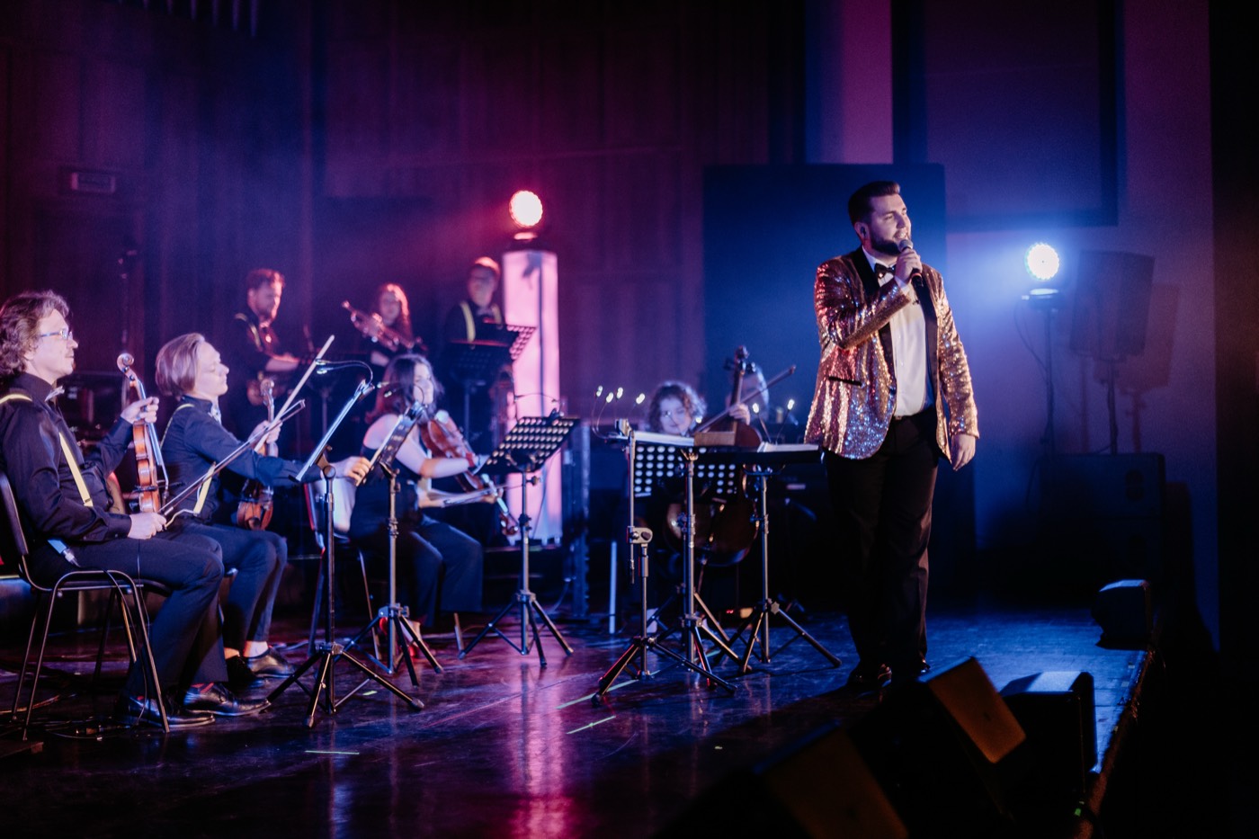 Orkiestra Sebastiana Sikory na scenie